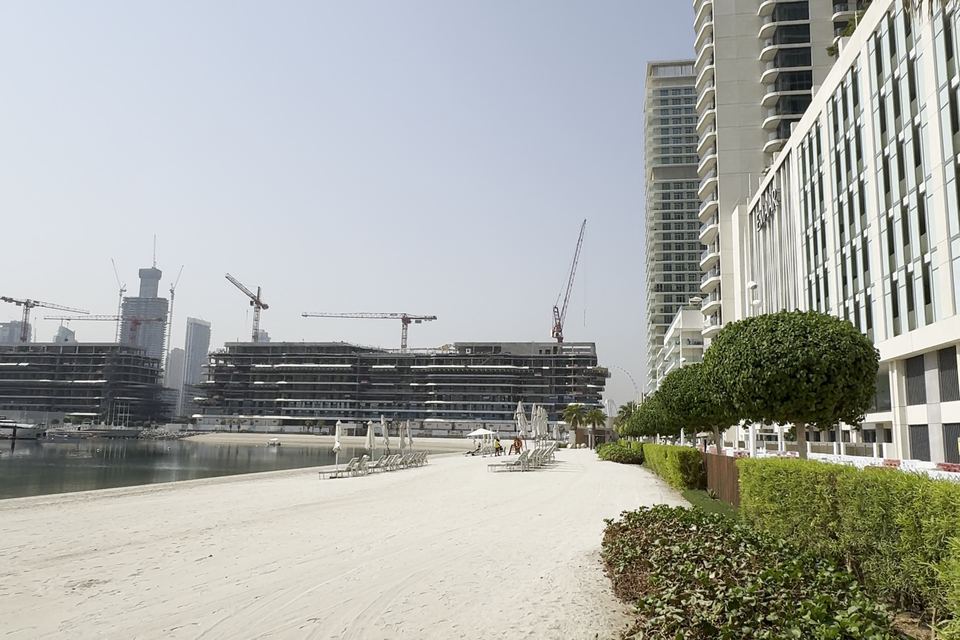 Dubai beach path, photo by Zuzanna Kindler-Narbutt