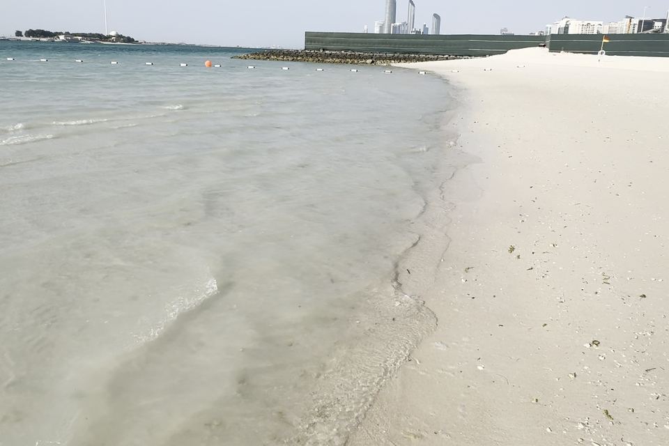 Dubai shoreline, photo by Zuzanna Kindler-Narbutt